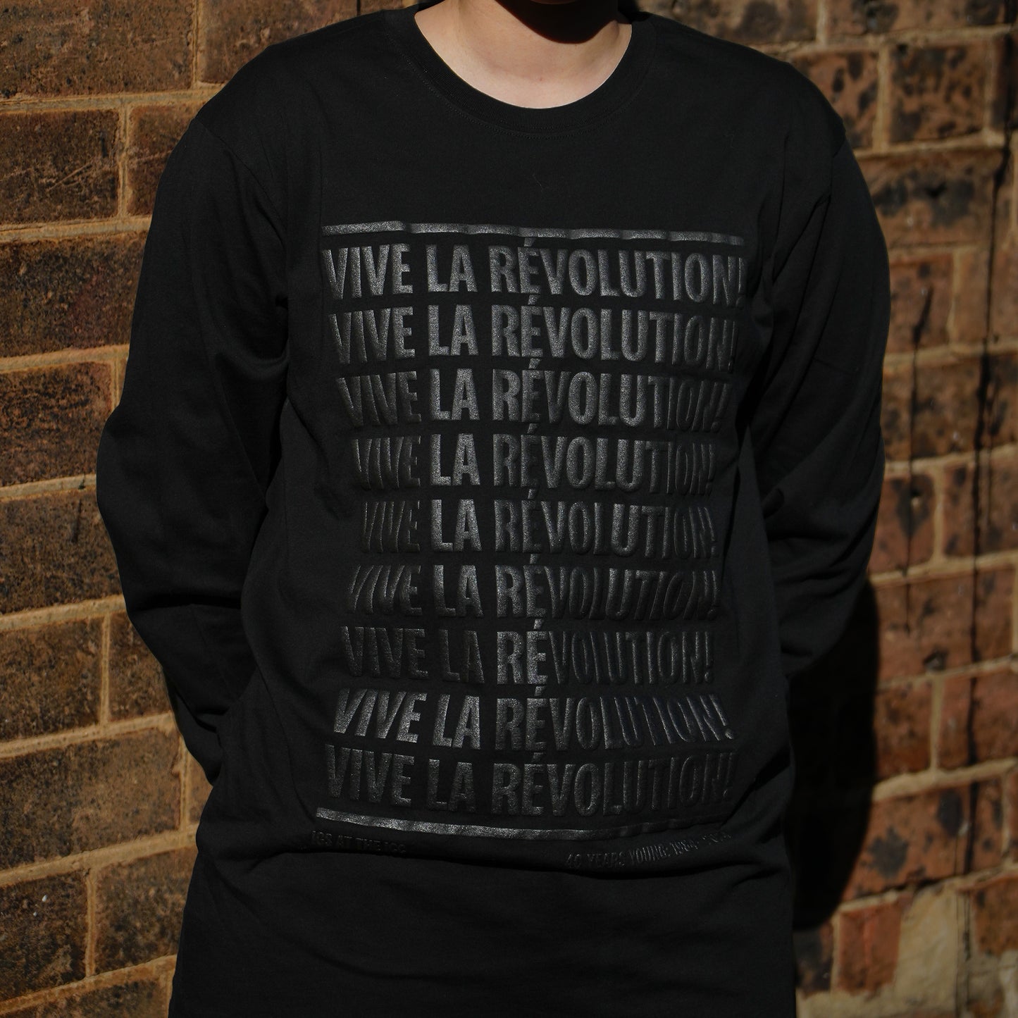 Black on black Vive T-Shirt